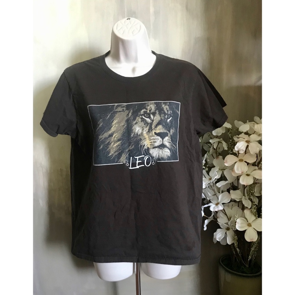 Leo Women's Tee